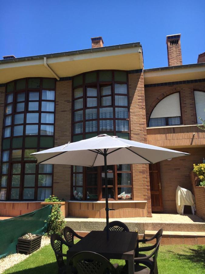 Chalet En Laredo Cerca De La Playa. Villa Eksteriør billede